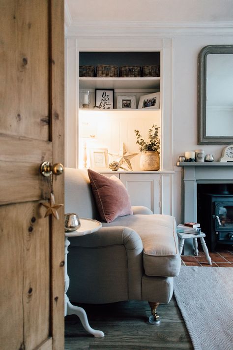 Elle's Modern Country Home | Downstairs - Rock My Style | UK Daily Lifestyle Blog Modern Country Living Room, Country Cottage Living Room, Country Cottage Living, Modern Country Living, Cosy Living, Pink Living Room, Cottage Living Rooms, Rooms Ideas, Cosy Living Room