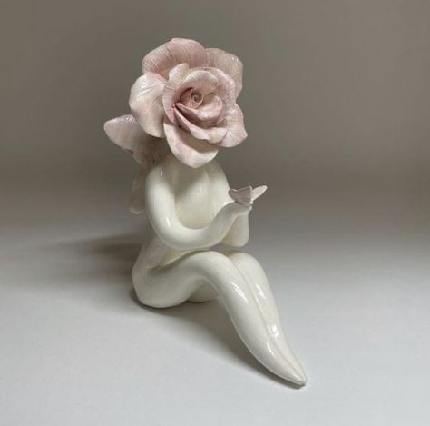 Flower Head Sculpture, Rose Sculpture Clay, Easy Sculpture Ideas, Gifted Flowers, Pottery Sculpture Ideas, Ceramic Sculpture Ideas, Clay Sculpture Ideas, Simple Sculpture, Flower Ceramics