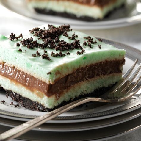 Mint Sweets, Icebox Desserts, Icebox Cake Recipes, Cream Cookies, Square Recipes, Dessert Simple, Vintage Dessert, Icebox Cake, Bake Desserts