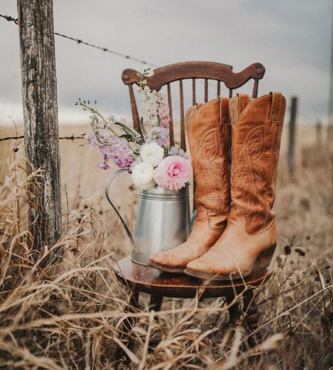 Cowgirl Boots Aesthetic, Dark Hour, Southern Aesthetic, Wildwood Flower, Country Backgrounds, Western Photography, Western Wallpaper Iphone, Rodeo Life, Country Roads Take Me Home