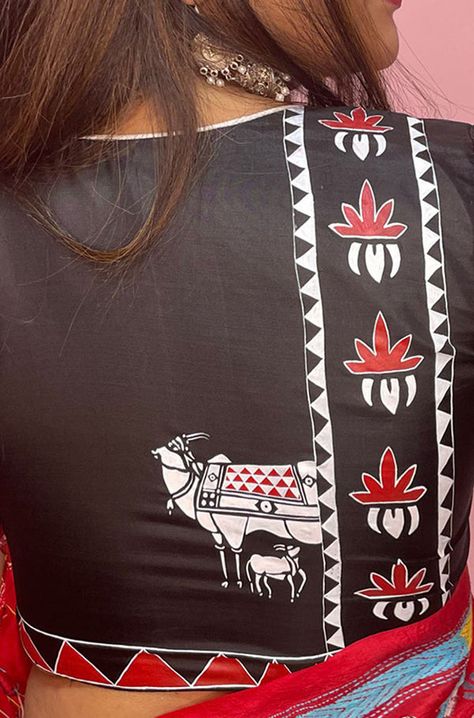 Black Work Blouses For Sarees, Painting On Panjabi, Painting On Blouse Back, Fabric Painting On Blouse Back, Fabric Painting Blouse Designs, Hand Painted Blouse Designs, Blouse Painting Designs, Fabric Painting On Blouse, U Neck Blouse