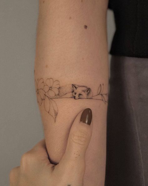 Small Fox Tattoo, Red Fox Tattoos, Fox Tattoo Design, Fox Tattoo, Tattoo Design Book, Girly Tattoos, Feminine Tattoos, Line Tattoos, Tattoo Lettering