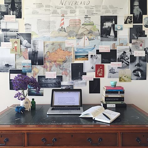 Writing Desk Inspiration, Home Writing Studio, Author Desk Aesthetic, Writer Office Ideas, Author Office Aesthetic, Writers Office Workspaces, Writer Office Aesthetic, Writer Desk Aesthetic, Writing Desk Setup