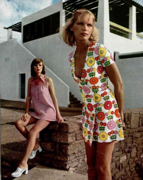 1972 www.fashion.net #summervibes #summerfashion #fashionbloggers #lbloggers 60s Style Dress, Fame Outfits, Long Dress Styles, 60s 70s Fashion, Mode Hippie, 60s And 70s Fashion, 70s Inspired Fashion, 70s Outfits, 70’s Fashion