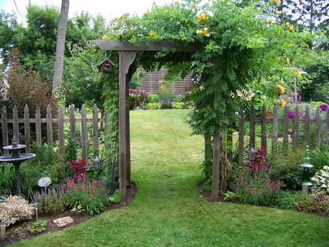 Truck Garden, Garden Archway, Country Garden Decor, Garden Vines, Alpine Plants, Garden Arbor, Garden Entrance, Garden Types, Fine Gardening