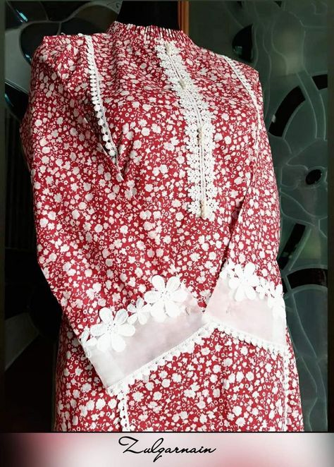 Simple Kamiz Design, Kurti With Lace Design, Lawn Dress Design Ideas 2024, Lace Design On Suits, Lace Designs On Suits, Cotton Suit Designs, Simple Dress Casual, Lace Suit, Lace Dress Design