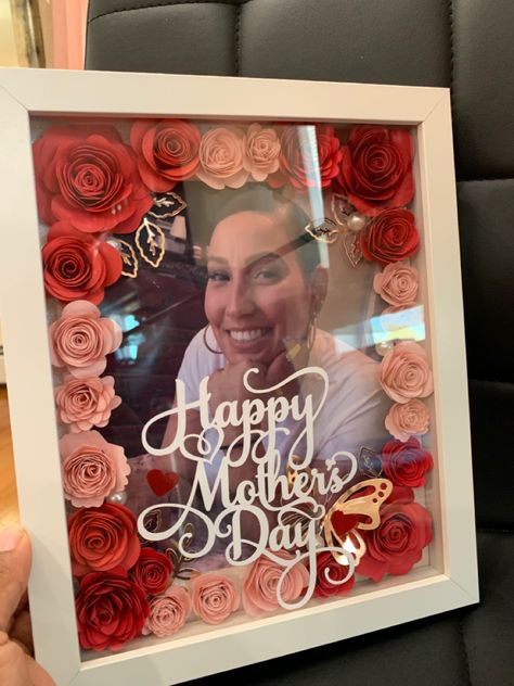 Shadow Box Ideas With Pictures, Shadow Box Ideas For Mom, Shadow Box Picture Ideas, Mother’s Day Shadow Box Ideas, Mom Shadow Box Ideas, Shadow Box Frames Ideas, Shadow Box With Pictures, Shadow Box Ideas, Homemade Gifts For Mom