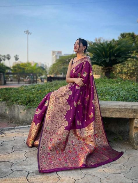 Bride Dupatta, Sabyasachi Bride, Banarsi Saree, Traditional Indian Dress, Saree Poses, Saree Fashion, Indian Bridal Dress, Saree Trends, Best Dance