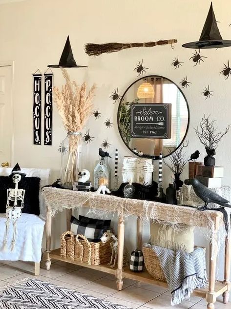 Halloween Mirror, Halloween Entryway, Hocus Pocus Party, Halloween Decor Diy, Halloween Witch Decorations, Boho Halloween, Halloween Room Decor, Farmhouse Halloween, Diy Halloween Decor