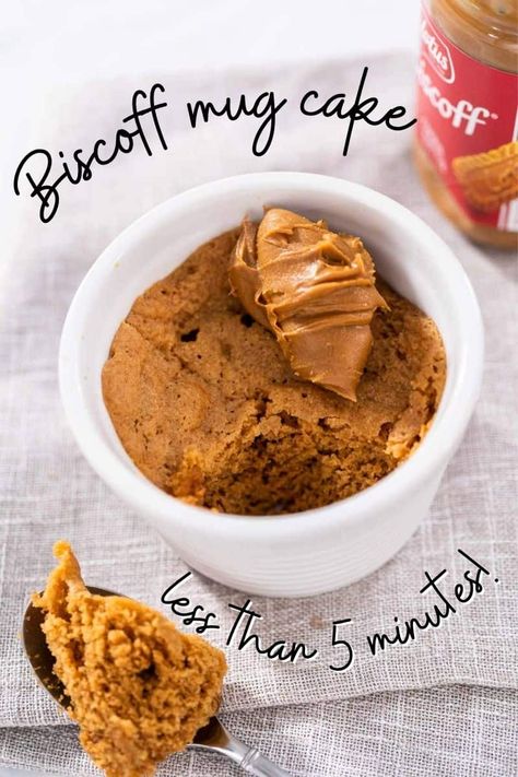 This moist and sweet Biscoff mug cake in the microwave is so easy to make! Vegan-friendly and ready in minutes, this cookie butter recipe tastes just like your favorite Lotus Biscoff shortbread cookies. Biscoff Shortbread, Biscoff Mug Cake, Cake Biscoff, Cookie Butter Recipe, Cake In The Microwave, Protein Baked Oats, Mug Dessert Recipes, Delicious Cheesecake Recipes, Mug Cake Recipe