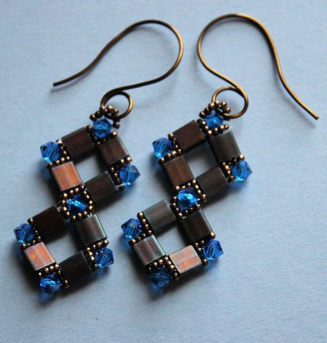 .love these tila bead earrings Tila Beads Earrings, Tila Bead Earrings, Super Duo Beads, Beadwork Earrings, Tila Beads, Duo Beads, Bead Projects, Beads Earrings, Bead Stitching