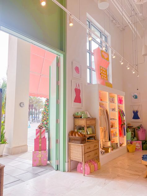 Classy Boutique Interior, Small House Makeover, Preppy Boutique, Preppy Stores, Seaside Shops, Kids Pop, Beach Boutique, Preppy Inspiration, Cute Clothing Stores