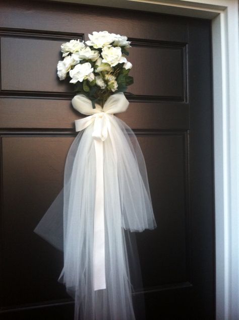 My idea, but made by mom for bridal shower. Door wedding veil made with white tool, ribbon, and flowers. Bride Room Decoration Ideas With Flowers, Bride Room Decoration Ideas Diy Wedding, Backyard Bridal Shower Ideas, Bridal Shower Ideas Diy, Wedding Door Decorations, Diy Bridesmaid Dress, Bridal Shop Decor, Wedding Staircase, Wedding Shower Brunch