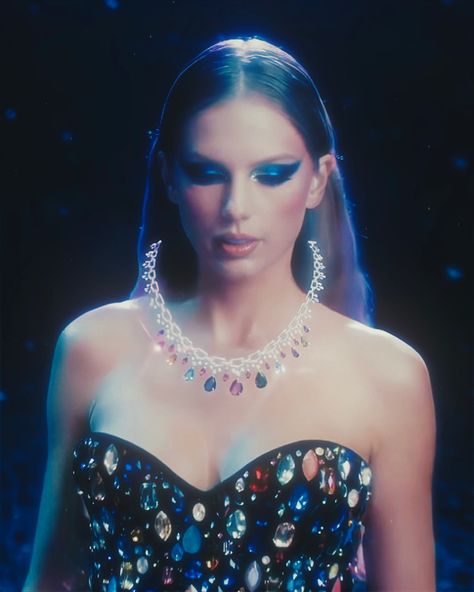 [ taylor swift, bejeweled, music video, #taylorswift #bejeweled #swiftie ] Taylor Swift Eras Tour Bejeweled, Taylor Swift Bejeweled Elevator, Taylor Swift Midnights Bejeweled, Taylor Swift Jack Antonoff Bejeweled, Bejeweled Taylor Swift Outfit, Bejeweled Aesthetic, Midnights Photoshoot, Bejeweled Music Video, Bejeweled Taylor Swift