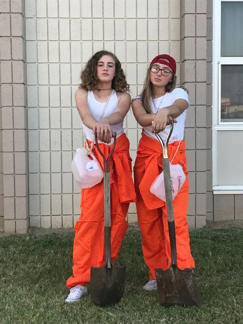 Prisoner Costume Womens, Holes Costume, Jail Outfit, Prison Pictures, Prison Jumpsuit, Prison Outfit, Prisoner Costume, Random Clothes, Halloween Stuff