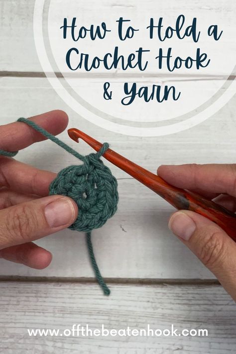 Hold Crochet Yarn, Crochet Hook And Yarn, Crochet Granny Square Beginner, Crochet Clutch Bags, Crochet Clutch, Your Crochet, Crochet Stitches For Beginners, Crochet Videos Tutorials, Basic Crochet Stitches