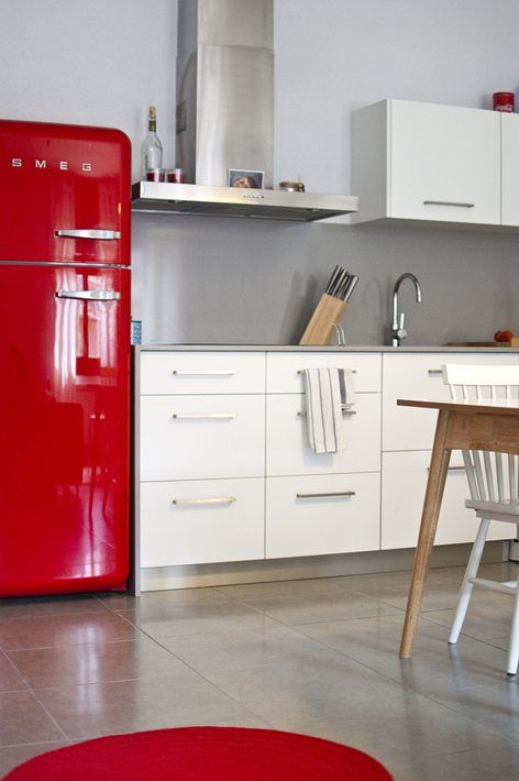 Retro Fridge Kitchen, Red Kitchen Accents, Red Fridge, Red Refrigerator, Fridge Makeover, Affordable Furniture Stores, Retro Fridge, Minimalist Home Interior, Kitchen Board