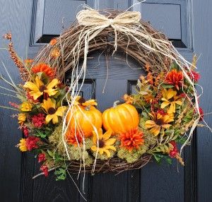 front door pumpkins Black Eyed Susans, It Website, Large Pumpkins, Thanksgiving Wreath, Fall Deco, Festive Wreath, Fall Items, Seasonal Wreaths, Fall Projects