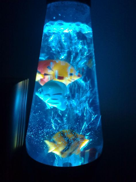 lava lamp Fish Lava Lamp, Frutiger Aero Bathroom, Frutiger Aqua, Underwater Bathroom, Fish Oc, Spring Room, Aero Aesthetic, Aqua Bathroom, Fish Bathroom