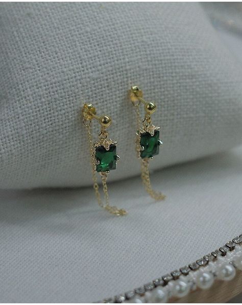 Green Emerald|Black Gemstone Earrings, Interlocking Earrings, 14K Gold Link Chain Cuff Earrings, Threader Earrings, Gothic Vintage Earrings by WithHerNYC on Etsy Chain Cuff Earrings, Daily Earrings, Ear Cuff Chain, Earring Cuff Chain, Mini Stuff, Ear Chain, Gothic Vintage, Gold Link Chain, Baroque Pearl Earrings