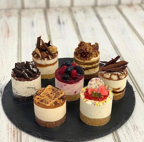 Dessert Business From Home, Cheesecake Recipes Fancy, Cheesecake Packaging Ideas, Elegant Cheesecake, Fancy Cheesecake, Cheesecake Business, Lunch At Home, Cookie Brownies, Patisserie Fine