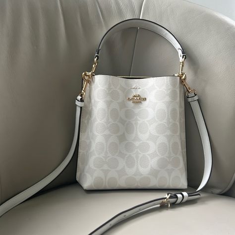 Coach Mollie Bucket Bag 22 - Signature Canvas - IM Gold/ Cream/ White Coach Mollie Bucket Bag, Bags Wishlist, Coach Bucket Bag, Crossbody Coach, Accessories Bags Shoes, Gold Cream, Signature Canvas, Leather Bags Handmade, Fashion Fits