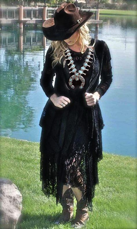 Western Wedding Outfits Women, Western Gala Outfit, Formal Western Wear Woman, Country Dresses With Boots, Western Formal Dresses, Gothic Country, Country Western Dresses, Country Romance, Vintage Lace Dress