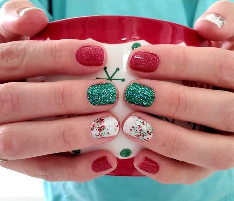 Dip Nail Ideas Green, Christmas Dip Nail Ideas, Gel Nails Cute, Nails Dipped, Christmas Mani, Stickers Simple, Christmas Dip, Color Stickers, Christmas Gel Nails