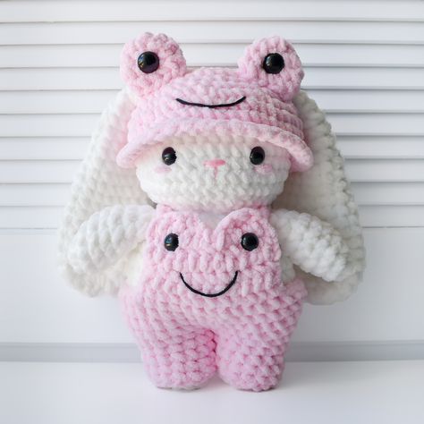 pink frog bunny🐸💕 this might be my largest plush yet!! I really love how she turned out, it makes me wanna make a bunch of xl plushies🤭 pattern: @crochetcalls 🏷️ #crochet #crochetplushie #crochetplush #crochetbunny #crochetfrog #crochetpattern #crochetaddict #crocheting #crochetpatterns #crochettoy #crochetanimal #amigurumi #amigurumibunny #amigurumifrog #amigurumiplush #amigurumitoy #amigurumianimal #amigurumilovers #amigurumipattern #amigurumipatterns #plushiepattern #crochetinspiration Plushies Pattern, Pink Frog, Cotton Rope Basket, Crochet Tutorial Pattern, Crochet Frog, Crochet Bouquet, Plushie Patterns, Rope Basket, Crochet Bunny