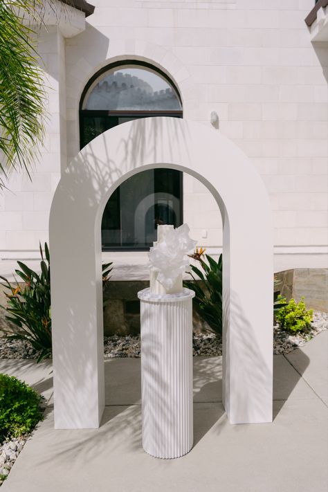 White elegant wedding cake✨ on a beautiful pedestal and complimening arch backdrop🤍 Petite Events Co got all the rentals you need! White Elegant Wedding Cake, Wedding Cake Pedestal, Groovy Theme, Kids Party Tables, White Arch, Cake Pedestal, Events Company, Arch Backdrop, Boho Party