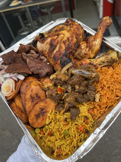 Yoruba Food, Rice And Meat, Nigeria Food, African Recipes Nigerian Food, West African Food, Africa Food, Stew Chicken Recipe, Food Resources, Meat Platter