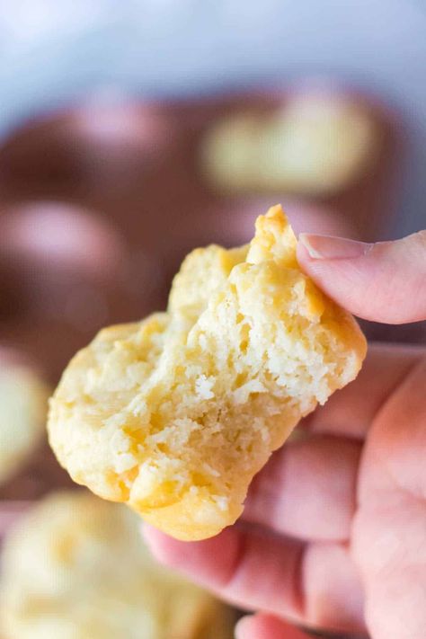 Sour Cream Biscuits Easy, Biscuits With Sour Cream, Cream Biscuits Recipe, Sour Cream Biscuits, Baking Powder Biscuits, Easy Biscuit Recipe, Yummy Biscuits, Yummy Dishes, Flaky Biscuits