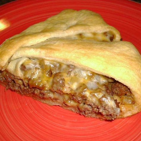 This is another one of our family favorites!  So easy to make and tastes delicious!! Cheeseburger Pie, Crescent Recipes, Crescent Roll Recipes, Hamburger Recipes, Ritz Crackers, Crescent Rolls, Beef Dishes, Rolls Recipe, Meat Dishes