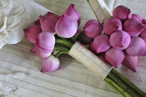 Unique Wedding Bouquets Of Pink Lotus Buds~~ Poruwa Ceremony, Lotus Bouquet, Thai Garland, Lotus Wedding, Unique Wedding Bouquet, Cambodian Wedding, Vietnamese Wedding, Thailand Wedding, Khmer Wedding