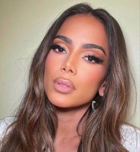 Aesthetic Lips, Brown Makeup Looks, Social Media Post Ideas, Kardashian Makeup, Sultry Makeup, Face Beat Makeup, Insta Aesthetic, Glam Wedding Makeup, Bronze Makeup