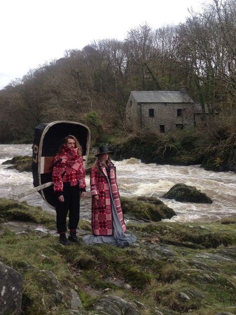 Traditional Welsh Wedding Dress, Welsh Traditional Clothing, Wales Culture, Welsh Aesthetic, Welsh Fashion, Welsh Magic, Wales Fashion, Welsh Culture, Welsh Art