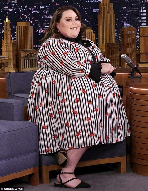 Chrissy Metz reveals she was talent agent for Ariana Grande and Dove Cameron before finding fame Plus Size Online Stores, Chrissy Metz, Talent Agent, Xxxl Dress, Big Size Dress, Look Plus Size, Biker Chic, Homecoming Dresses Black, Sporty Hairstyles