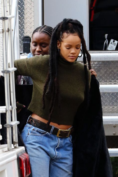 Rihanna Rihanna Locs, Oceans Eight, Oceans 8, Bright Outfits, Vanessa Morgan, Faux Locs Hairstyles, Eddie Murphy, Rihanna Fenty, Locs Hairstyles