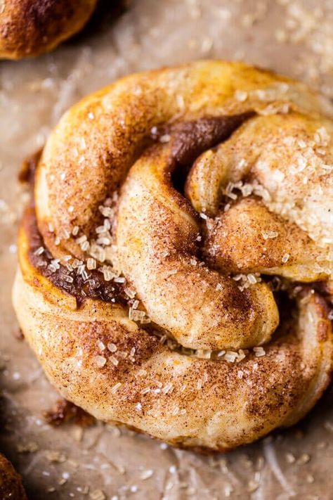 Easy Twisted Pumpkin Spice Danish | http://halfbakedharvest.com /hbharvest/ Pastry Photography, Half Baked Harvest Recipes, Autumn Baking, Peter Pumpkin, Pumpkin Eater, Second Breakfast, Harvest Recipes, Half Baked, Cinnamon Toast