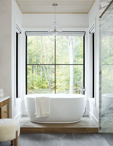 House & Home - 10+ Essential Muskoka Cottage Design Ideas Interior Design Minimalist, Interior Minimalista, Gorgeous Bathroom, Farmhouse Style House, Modern Farmhouse Style, Bath Tub, Minimalist Interior, Napa Valley, Architect Design