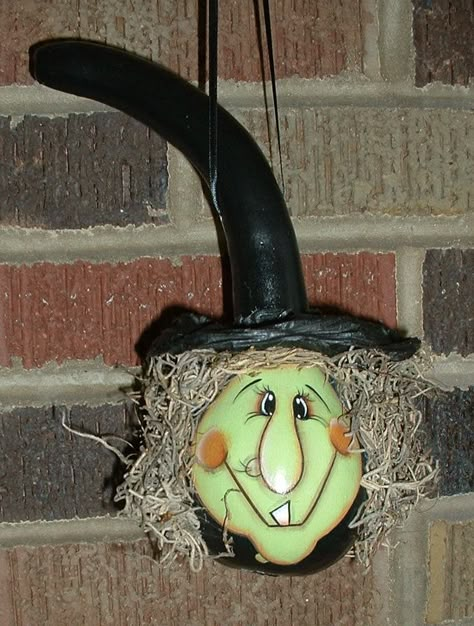 Painted Gourds Ideas, Fall Gourds, Halloween Gourds, Gorgeous Gourds, Gourds Birdhouse, Decorative Gourds, Hand Painted Gourds, Witch Face, Easy Halloween Crafts