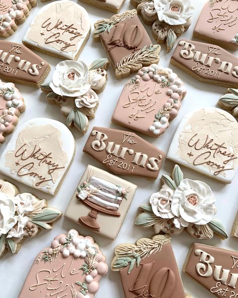 •Jill Jermyn• Bobcaygeon, ON (@oh.sugar.cookieco) • Instagram photos and videos 60th Anniversary Cookies, Anniversary Cakes Ideas Couple, Wedding Anniversary Cookies, Cookie Pan, Anniversary Cookies, Wedding Cake Cookies, Crazy Cookies, Sugar Cookie Designs, Cookie Decorating Ideas