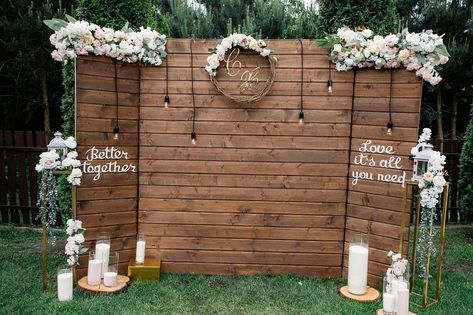 White Flowers And Greenery Wedding, Head Table Reception, Wedding Area, Arch For Wedding, Reception Head Table, Pallet Backdrop, Head Table Backdrop, Large Wedding Signs, Wedding Sign Decor