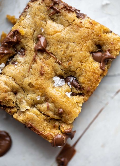 These brown butter chocolate chip cookie bars are chewy, chocolately and sprinkled with flaky salt. What else do you need in life?! Chocolate Chip Cookie Bar Recipe, Brown Butter Chocolate Chip, Brown Butter Chocolate Chip Cookies, Chocolate Chip Bars, Chocolate Chip Cookie Bars, Chewy Chocolate Chip, Chewy Chocolate Chip Cookies, Cookie Bar Recipes, Butter Chocolate