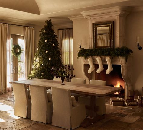 Jenni Kayne Home, Timeless Interior, Christmas Interiors, Christmas Feeling, Jenni Kayne, Christmas Inspo, Winter Vibes, Tuscan Style, Chic Christmas