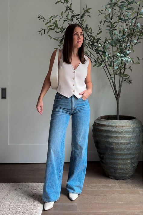 Office Looks With Jeans, Denim Jeans Summer Outfit, Denim Vest And Jeans Outfit, Denim Formal Outfit, Vest With Jeans Outfit, Semi Formal Outfits For Women Summer, Vest And Jeans Outfits For Women, Jeans And Vest Outfit, Vest Jeans Outfit