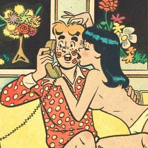 Betty and Veronica in Hawaii Betty And Veronica Kiss, Veronica And Betty, Veronica Lodge Aesthetic, Archie Comics Strips, Archie Comics Veronica, Archie Comics Betty, Pirate Lady, Archie Betty And Veronica, Archie Comics Riverdale