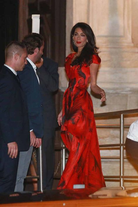 love the print George Clooney Wedding, Amal Alamuddin Style, George Clooney Amal Alamuddin, Wedding Dress Reveal, Amal Alamuddin, Gown Pictures, Alexander Mcqueen Dresses, 30 Outfits, Amal Clooney