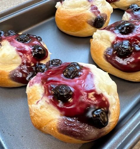 4 INGREDIENT BLUEBERRY DANISH 4 Ingredient Blueberry Danish, Pillsbury Crescent Recipes, Blueberry Danish, Breakfast Dessert Recipes, Crescent Recipes, 4 Ingredient Recipes, Pillsbury Recipes, Breakfast Recipes Sweet, Crescent Roll Recipes