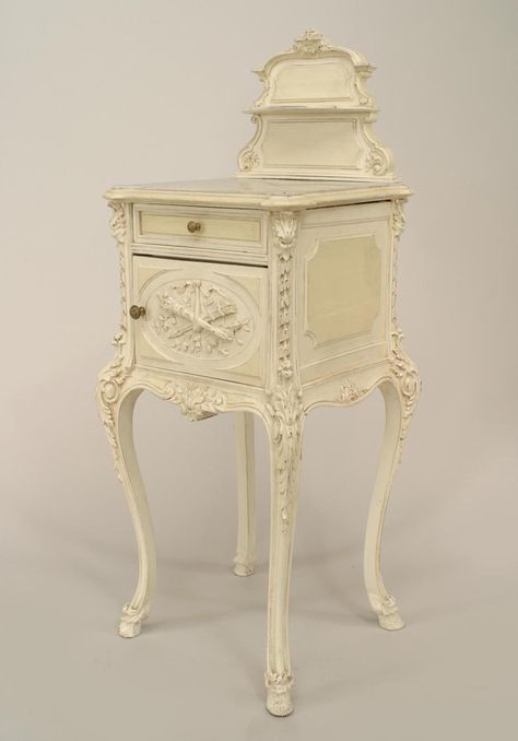 French Victorian table Victorian Bedside Table, Xmas Morning, Bedside Commode, Ralph Lauren Store, Rococo Furniture, Victorian Table, White Victorian, White Interiors, French Victorian